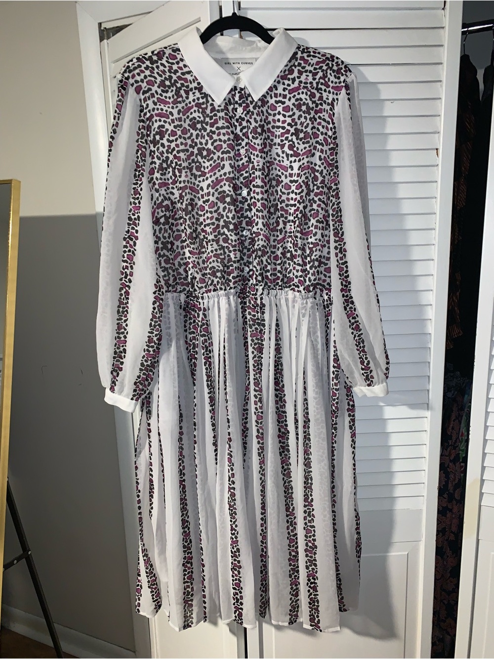 Girl With Curves x Lane Bryant Printed Pleated Long Sleeve Shirtdress - Picture 2 of 7